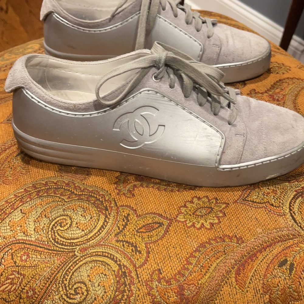 Used woman’s Chanel sneakers gray suede and leather - Picture 4 of 11
